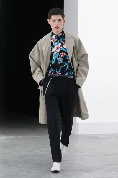 Look 5